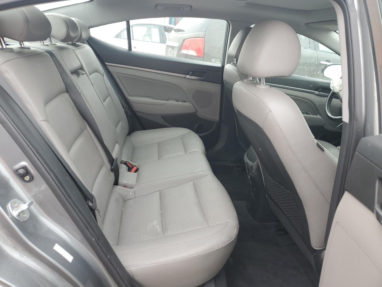 2017 Hyundai Elantra - Image 10