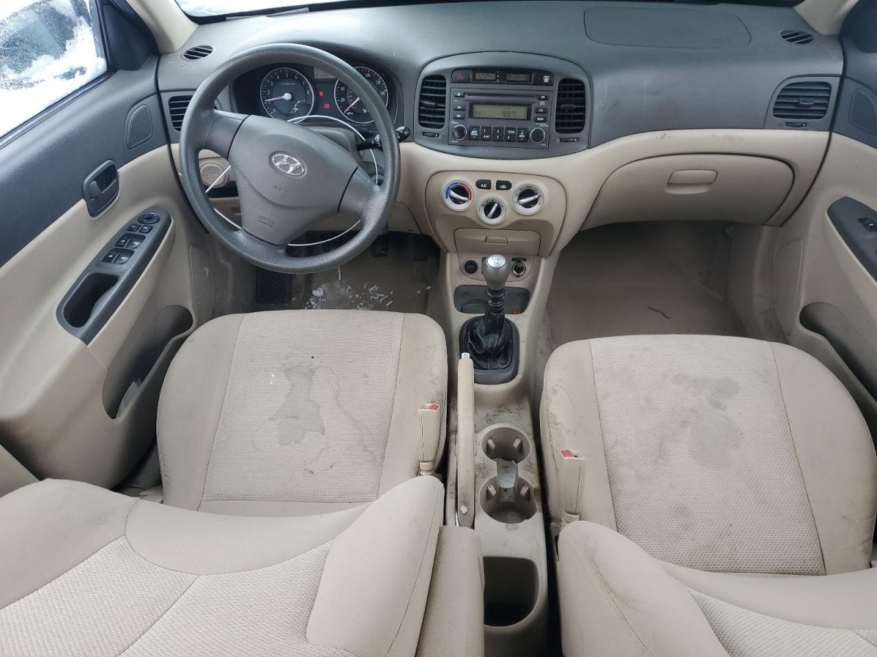 2007 Hyundai Accent - Image 8