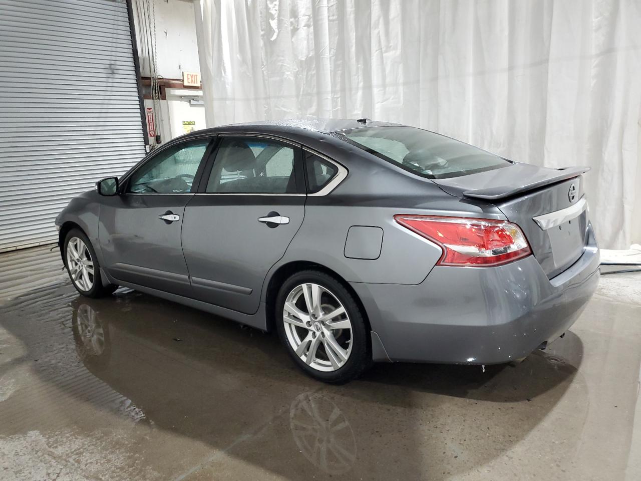 2015 Nissan Altima - Image 2