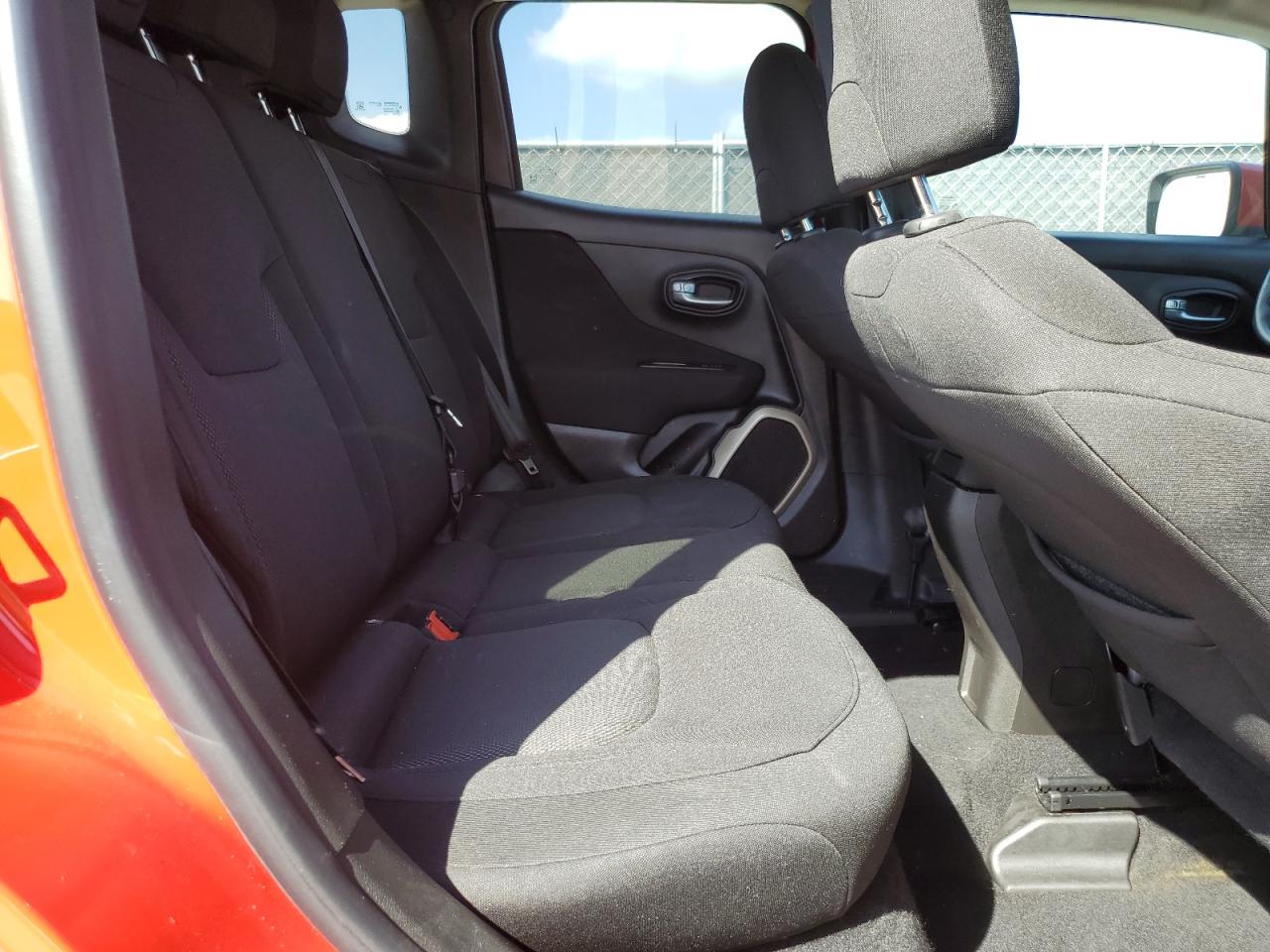 2017 Jeep Renegade - Image 11
