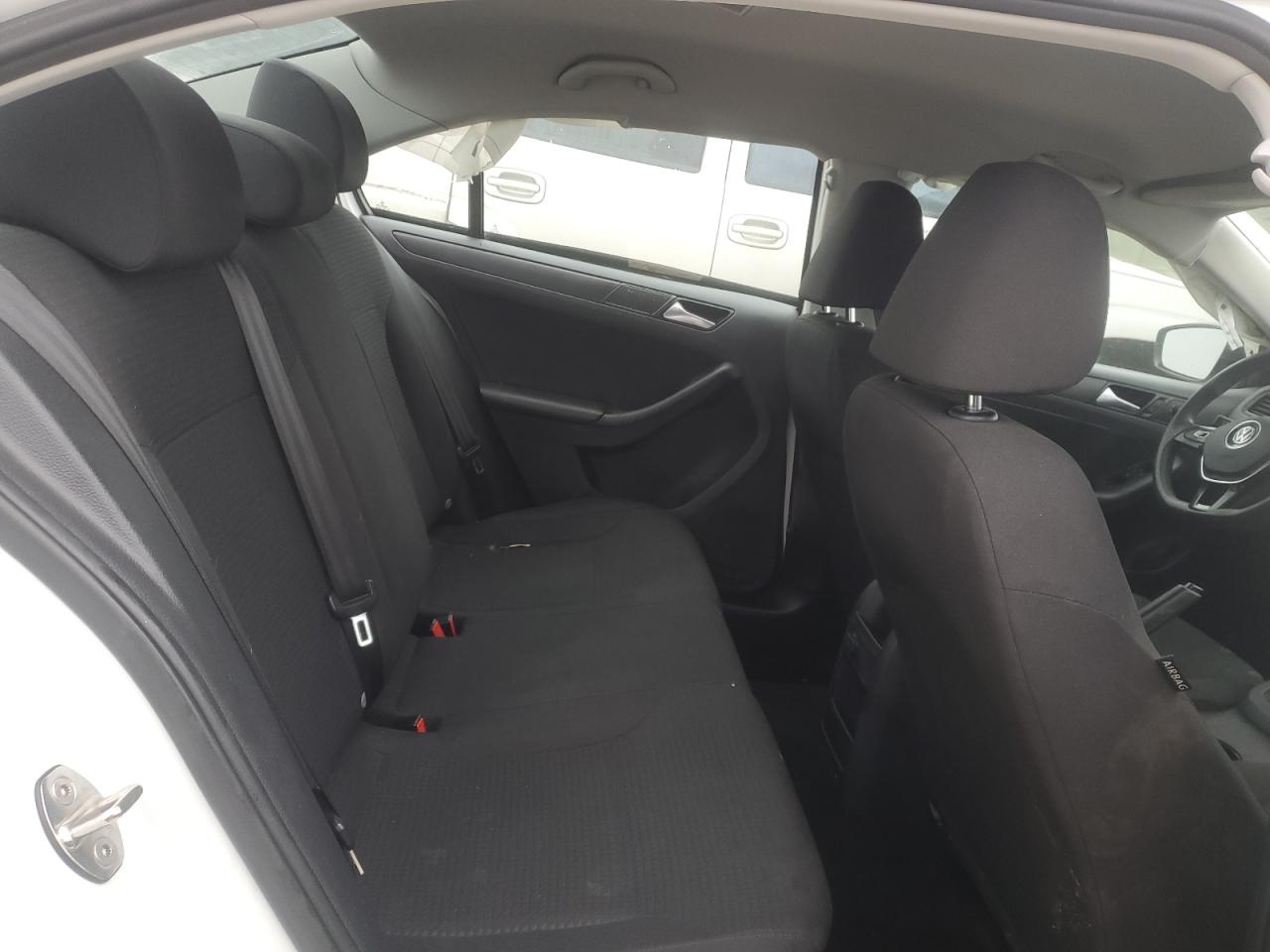 2016 Volkswagen Jetta - Image 10
