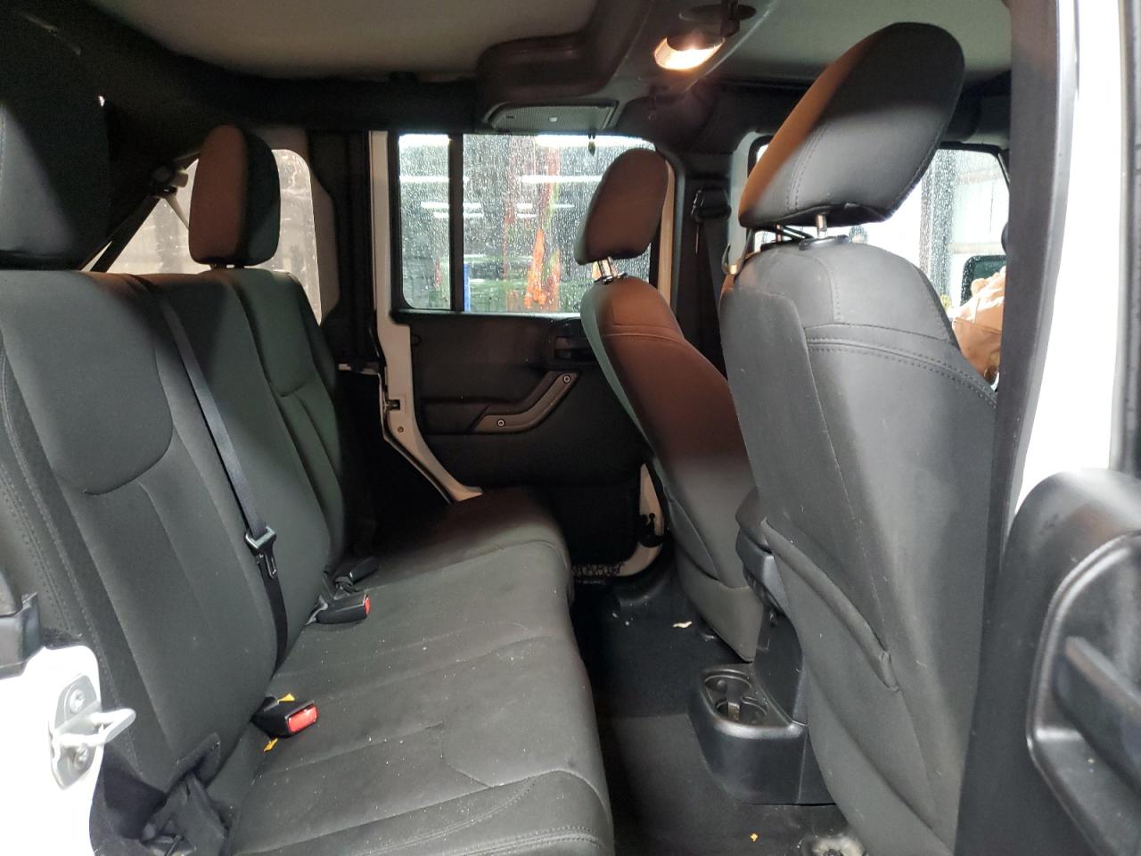 2016 Jeep Wrangler - Image 11