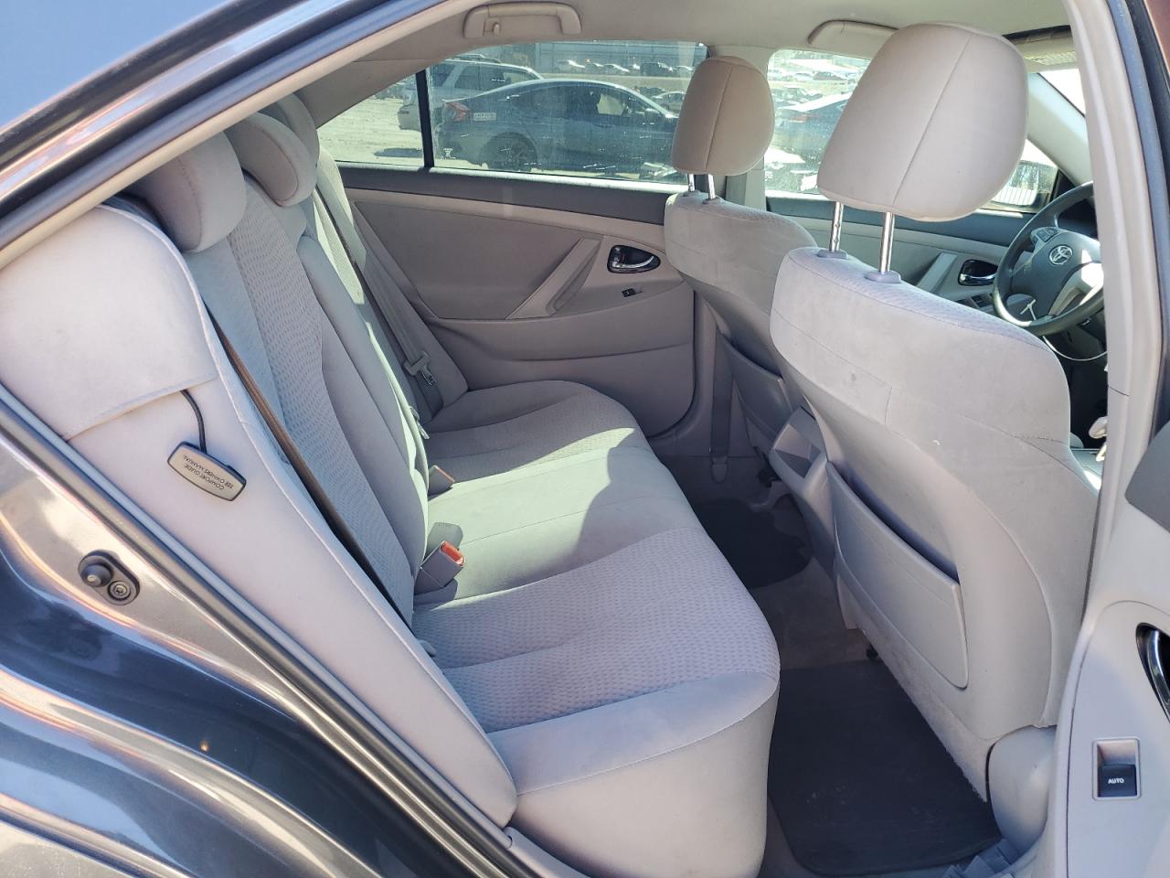 2011 Toyota Camry - Image 10