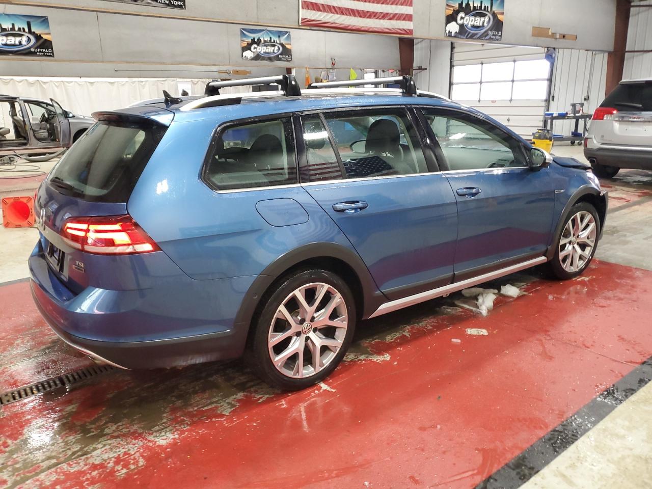 2018 Volkswagen Golf - Image 3