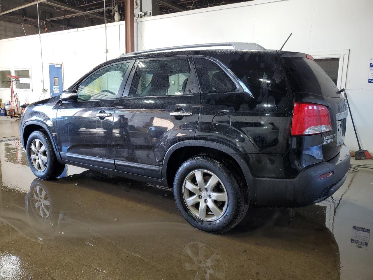 2011 Kia Sorento - Image 2