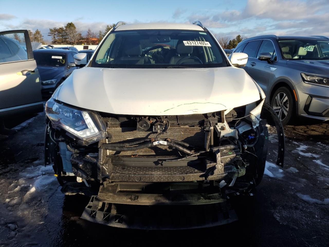 2017 Nissan Rogue - Image 5