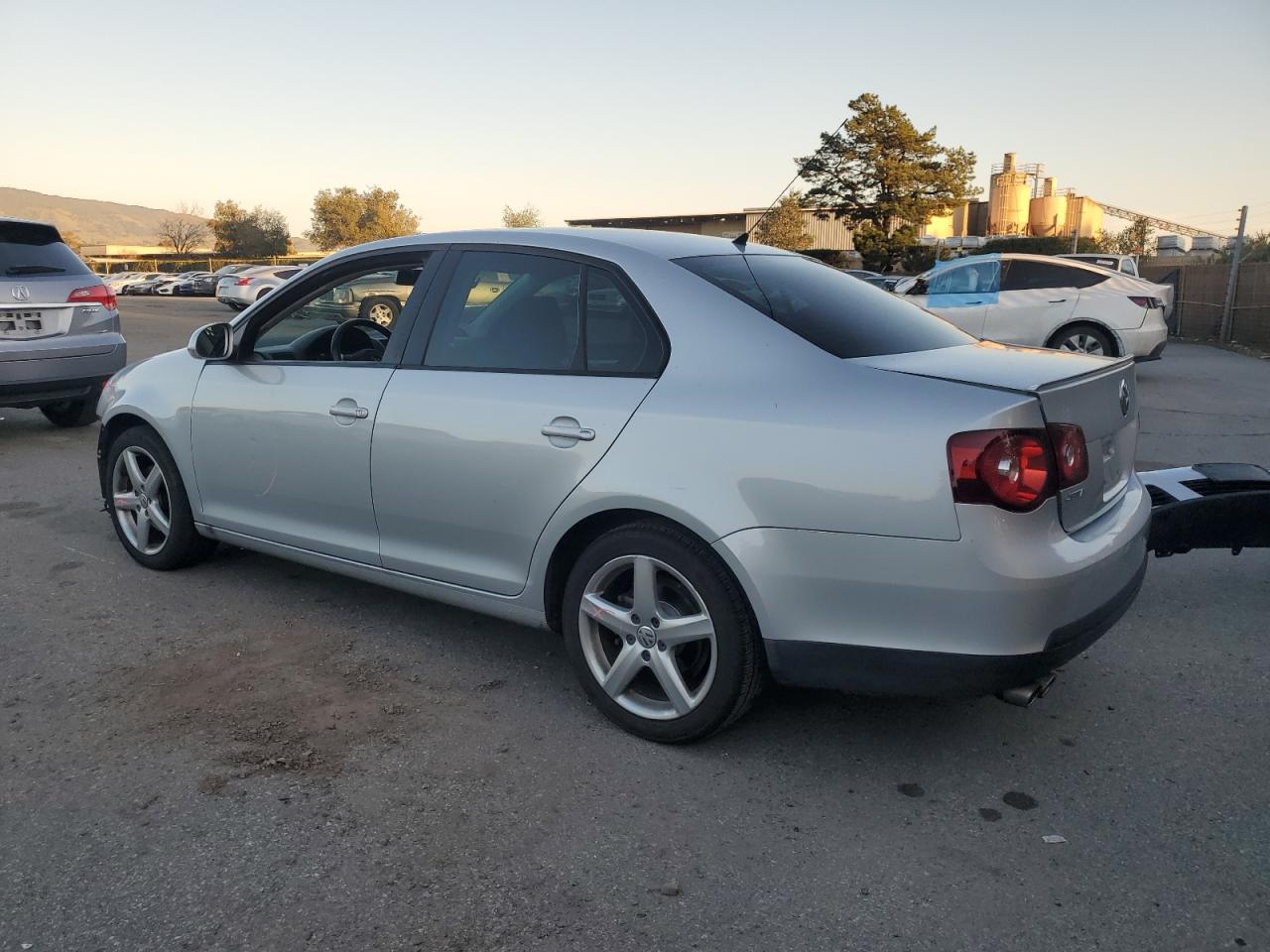 2010 Volkswagen Jetta - Image 2