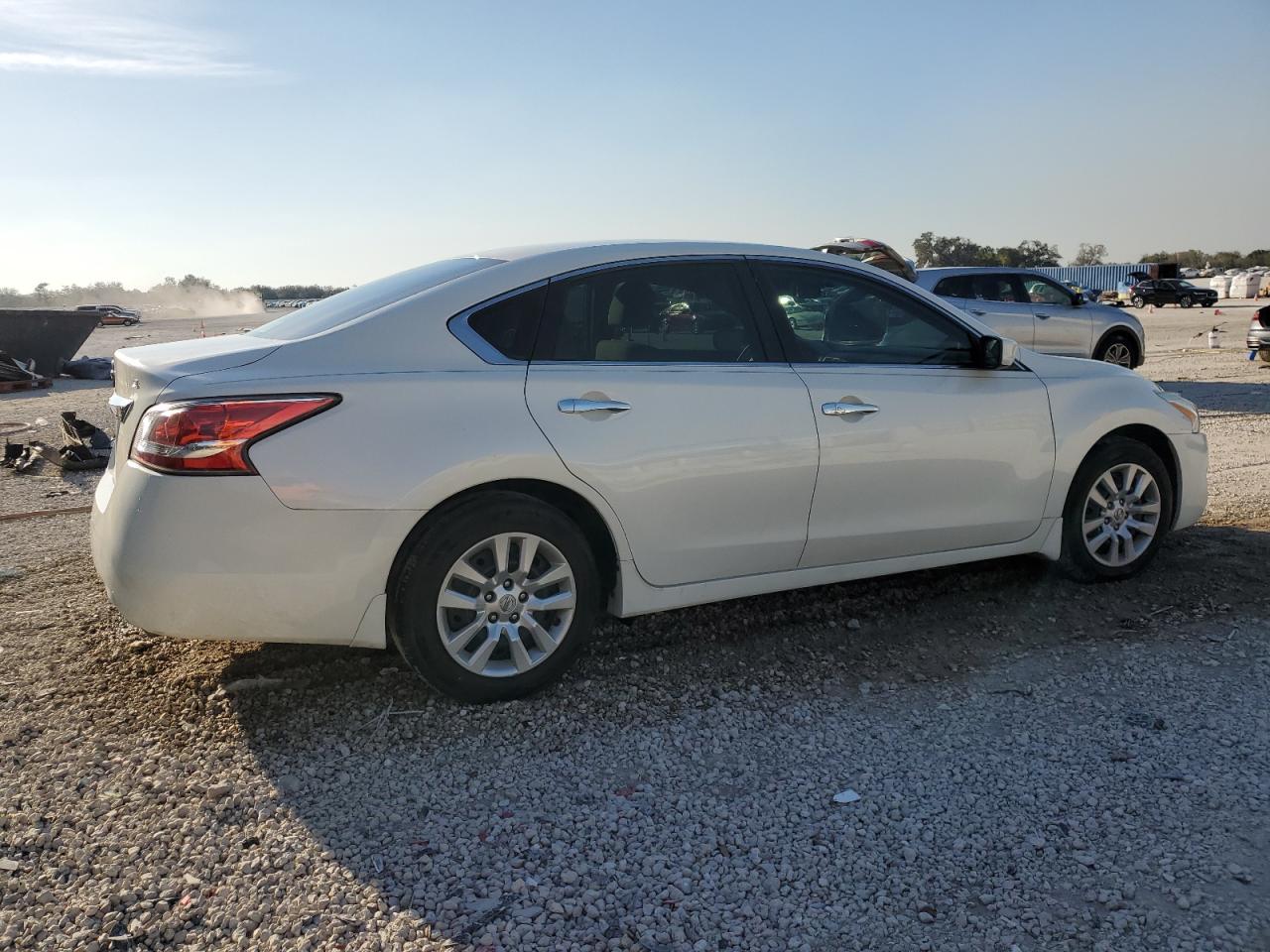 2015 Nissan Altima - Image 3