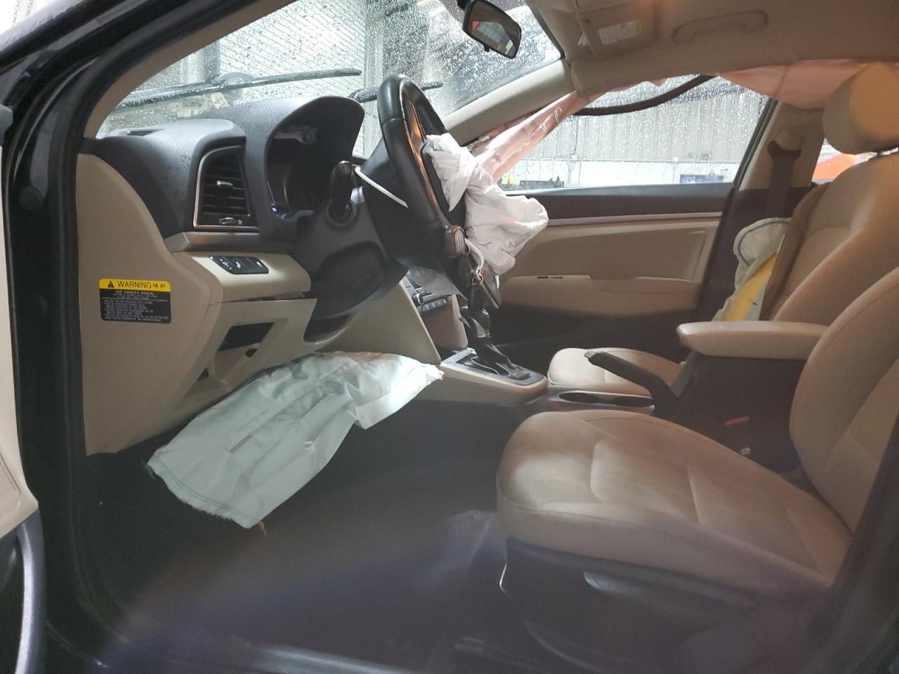 2017 Hyundai Elantra - Image 7