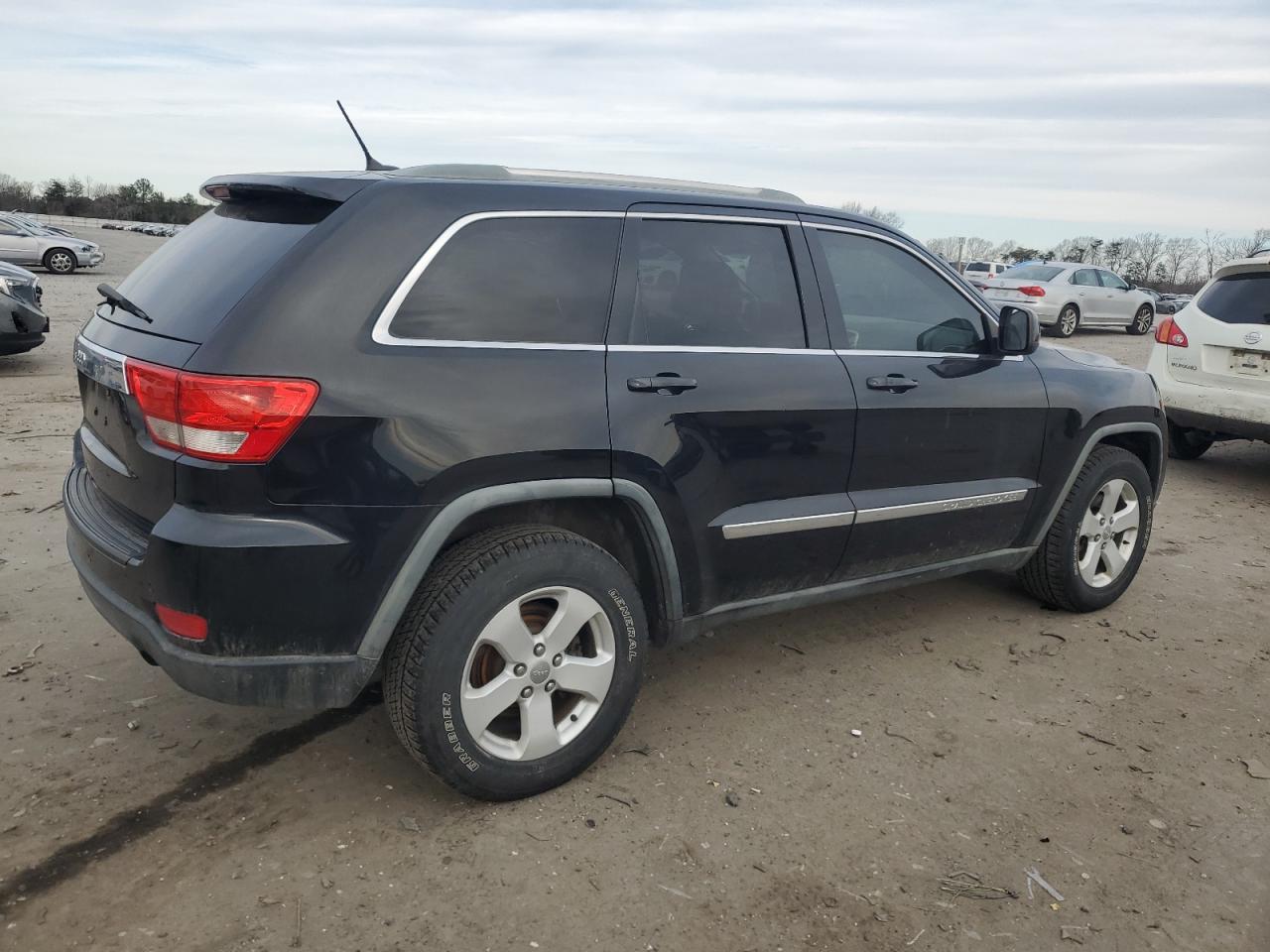 2011 Jeep Grand Cherokee - Image 3