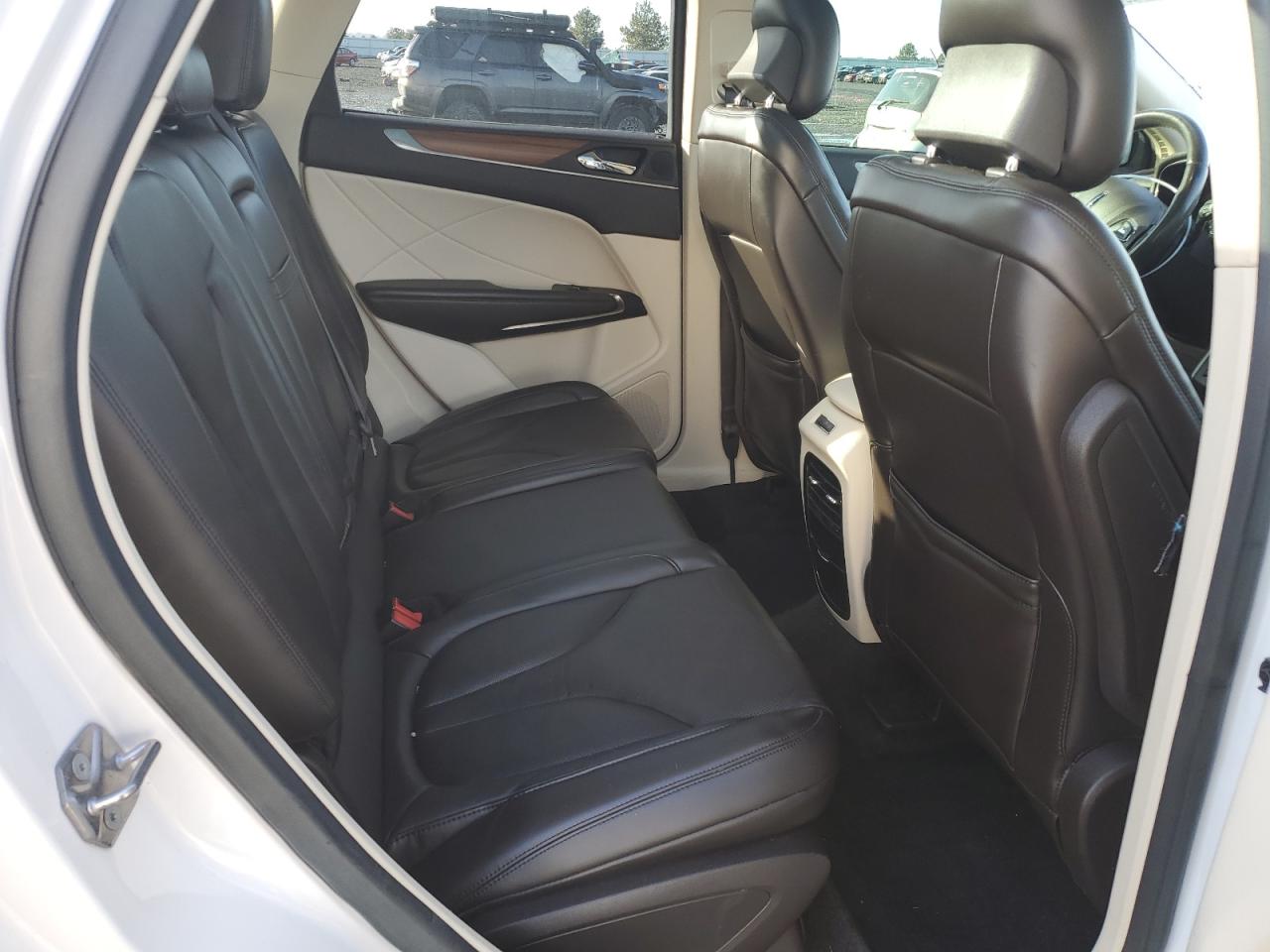 2016 Lincoln MKC - Image 11