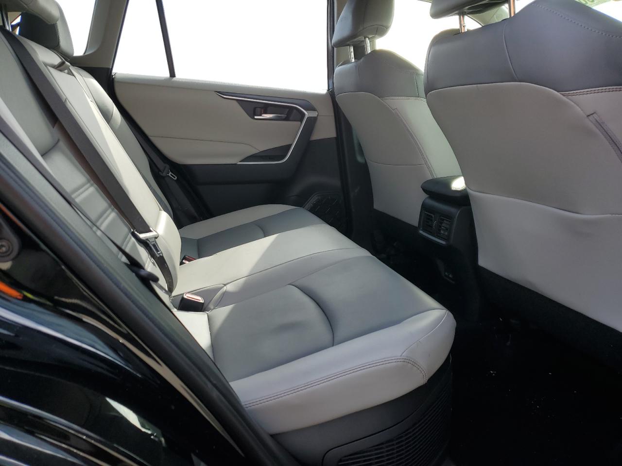 2024 Toyota RAV 4 - Image 11