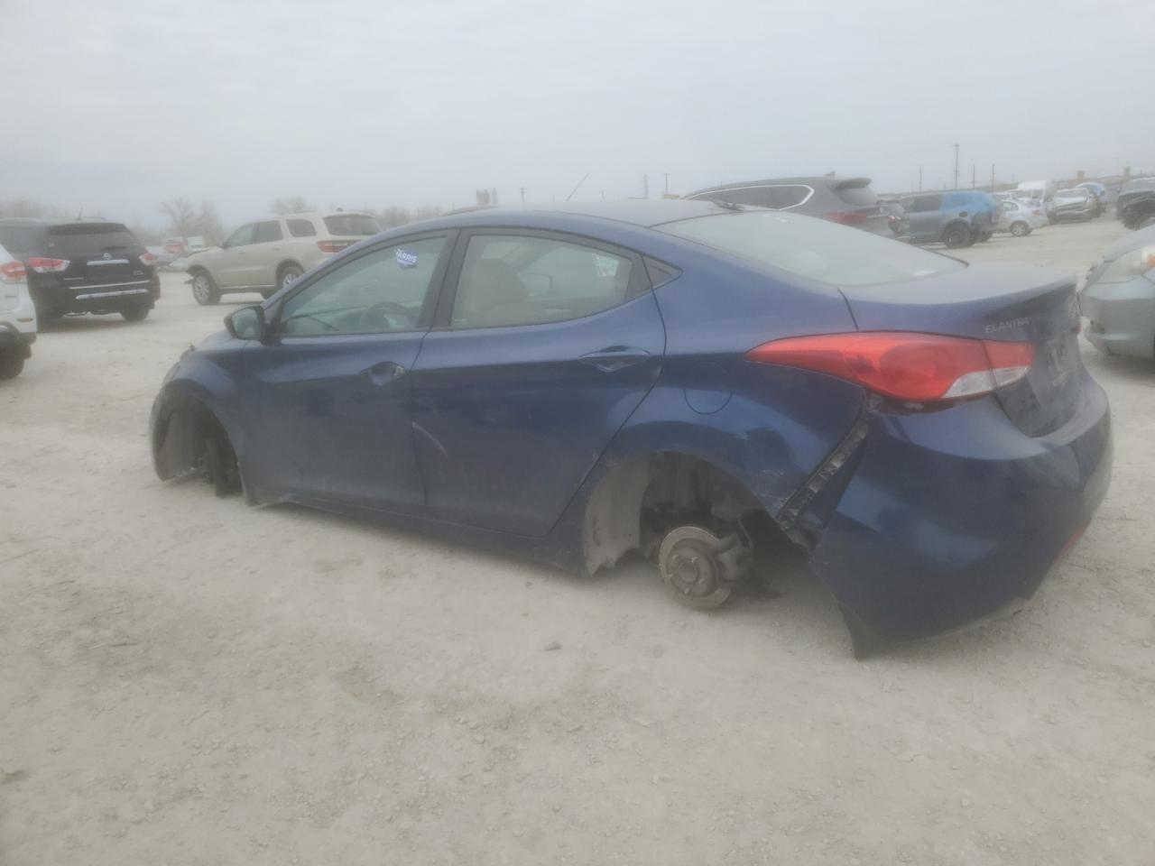 2013 Hyundai Elantra - Image 2