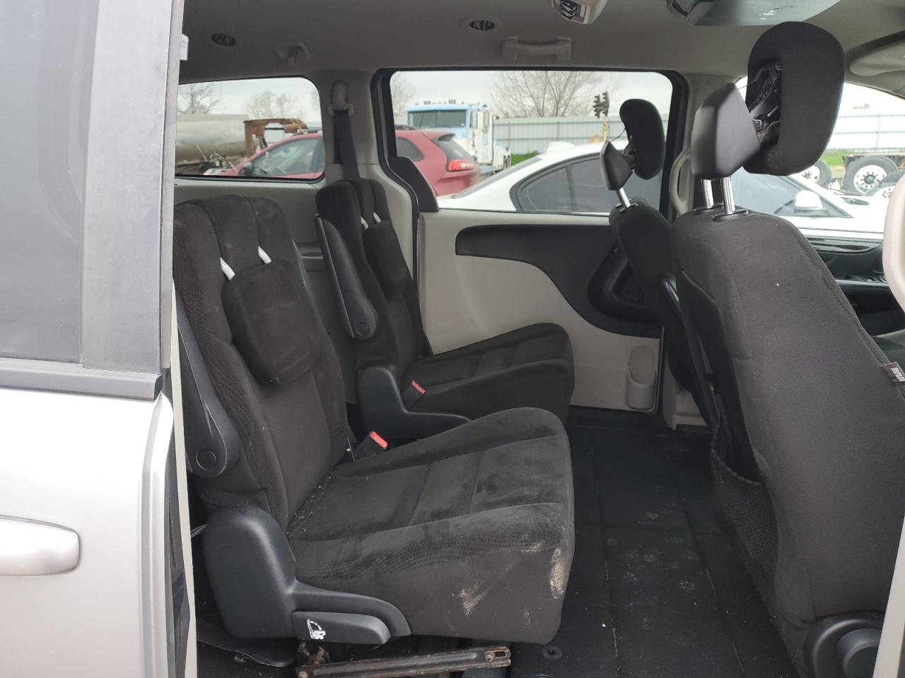 2016 Dodge Caravan - Image 11