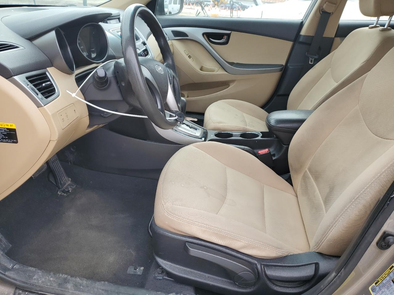 2013 Hyundai Elantra - Image 7