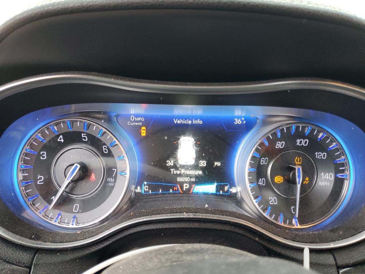 2017 Chrysler 300 - Image 9