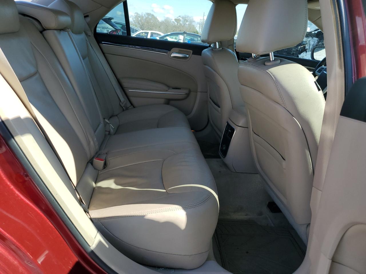 2013 Chrysler 300 - Image 10