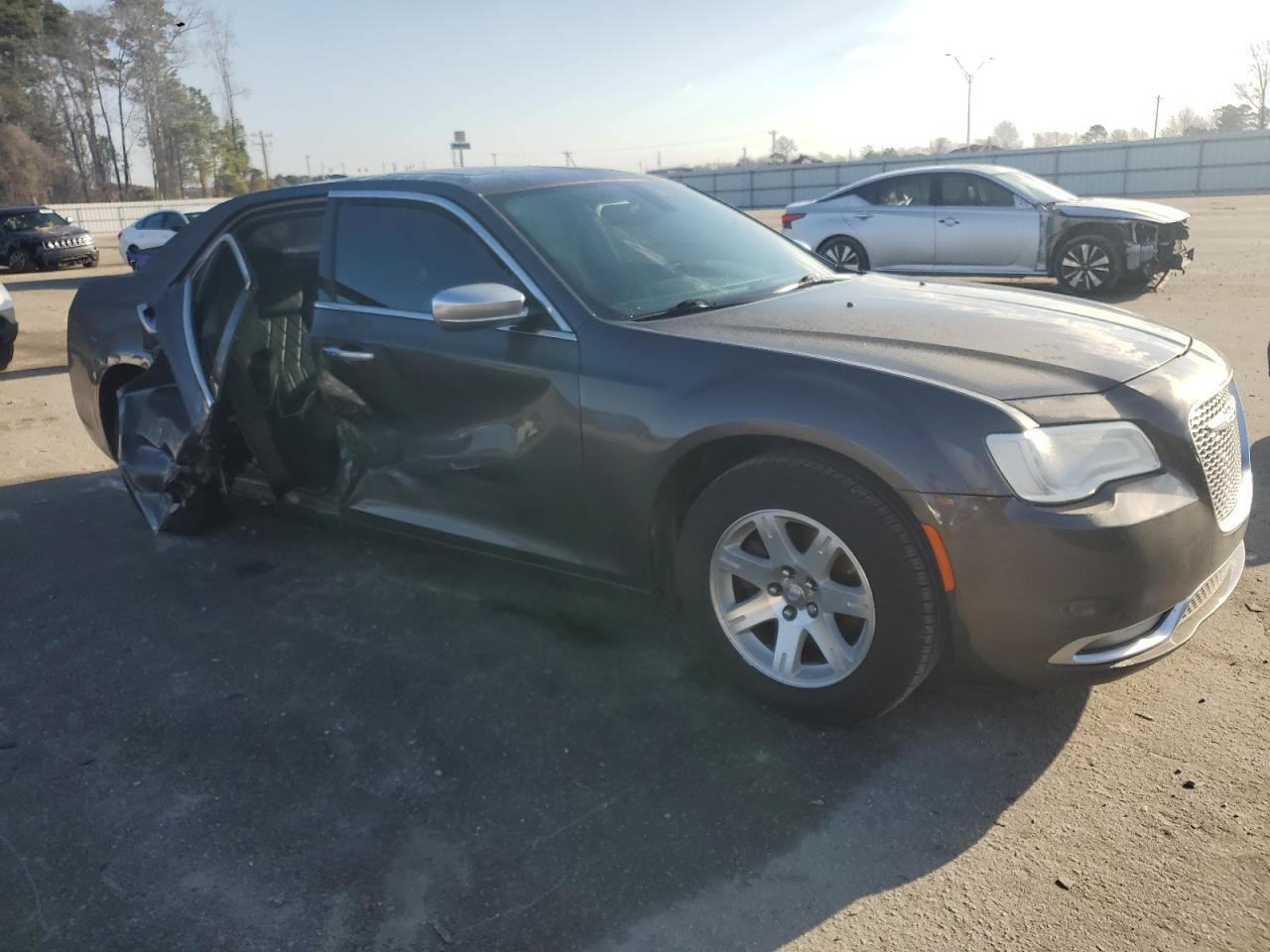 2017 Chrysler 300 - Image 4