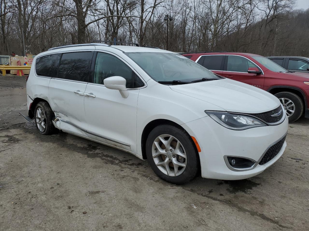 2018 Chrysler Pacifica - Image 4