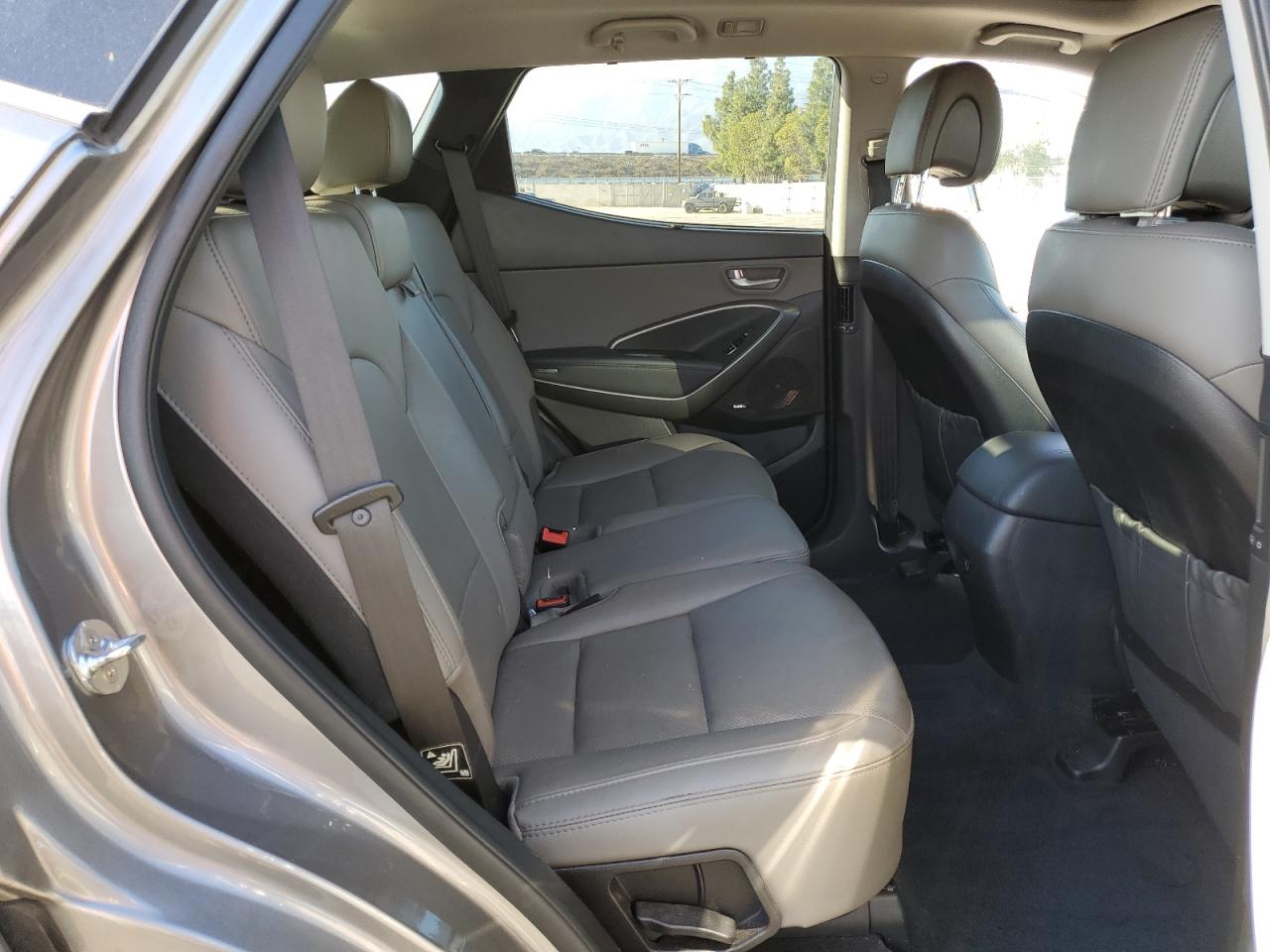2018 Hyundai Santa Fe - Image 11