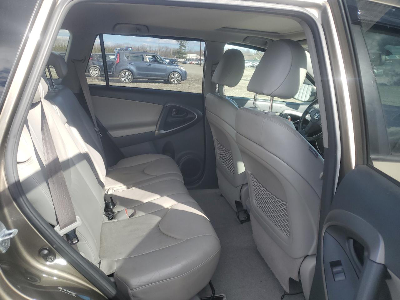 2010 Toyota RAV 4 - Image 11