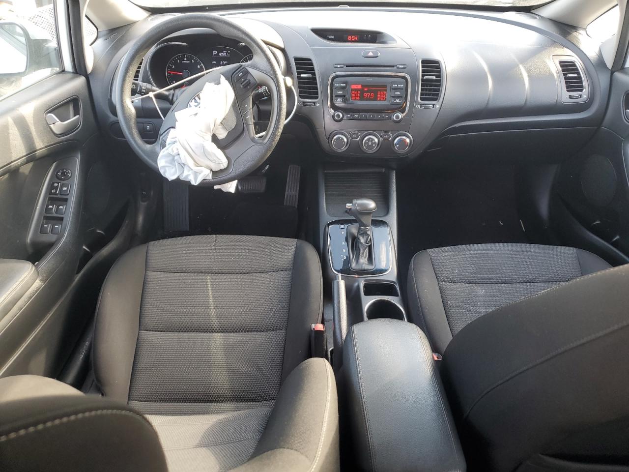 2017 Kia Forte - Image 8