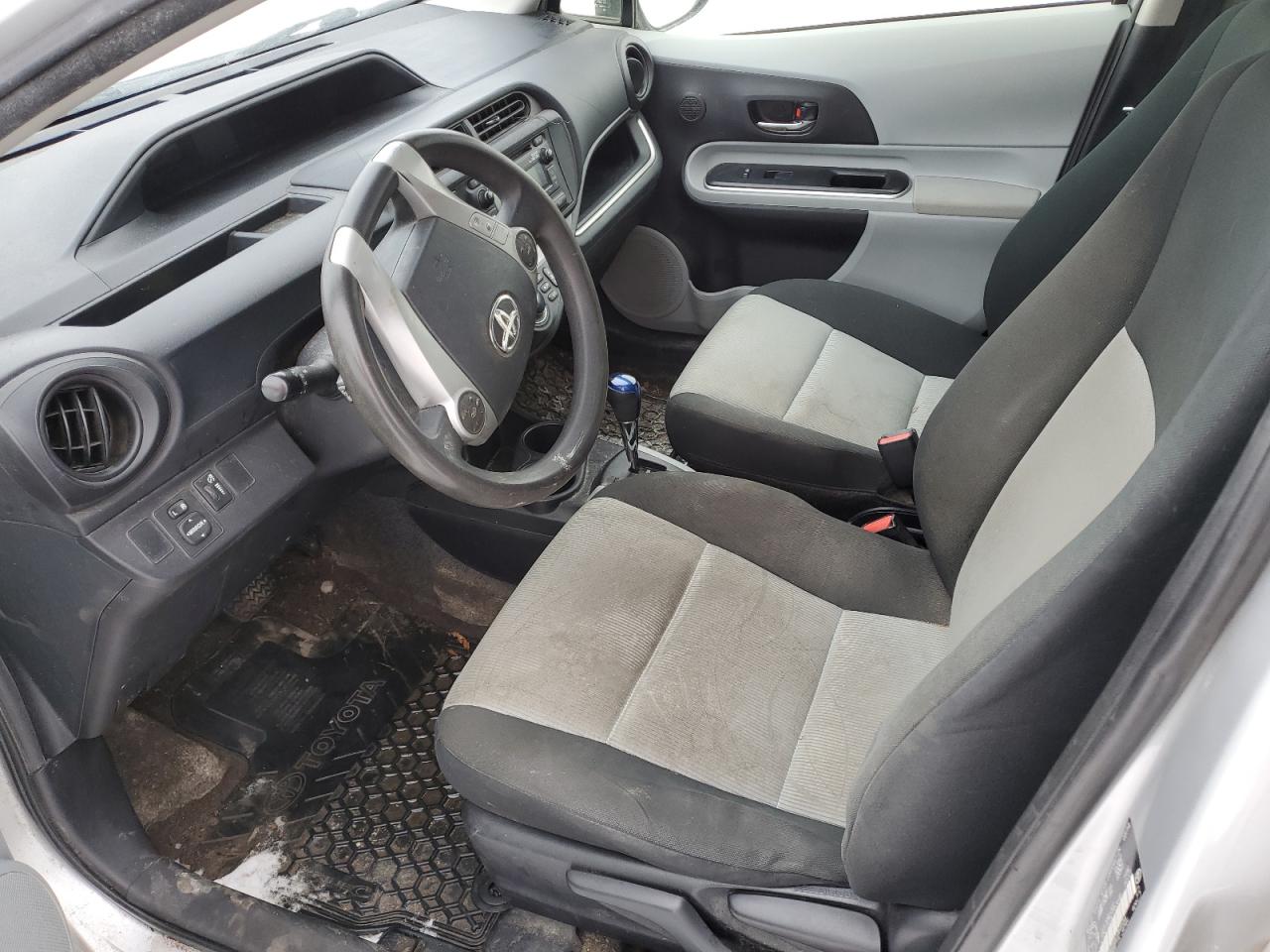 2014 Toyota Prius - Image 7