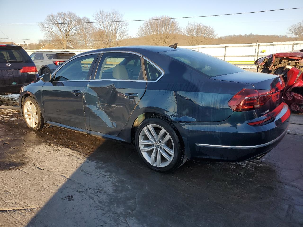 2018 Volkswagen Passat - Image 2