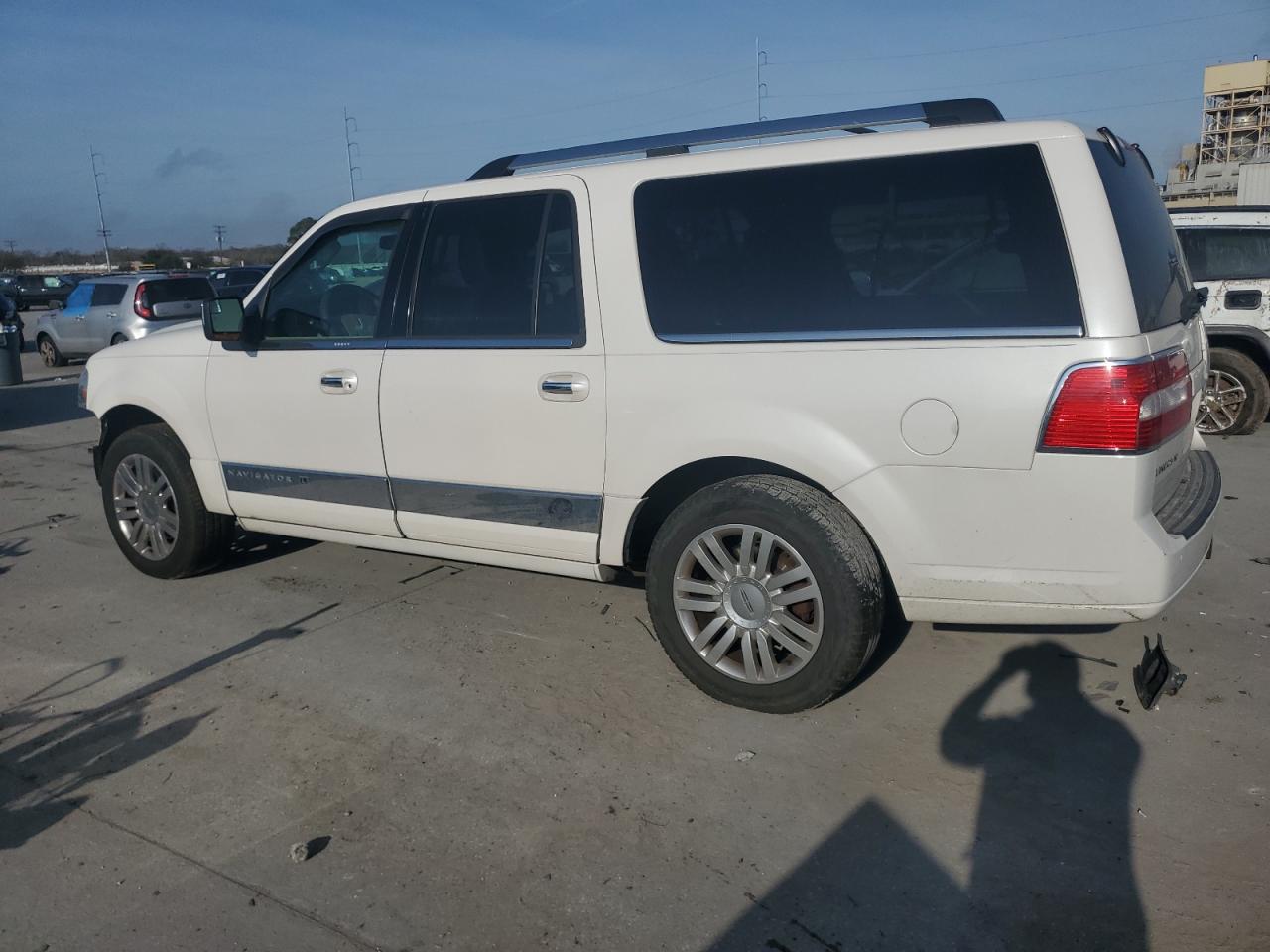 2012 Lincoln Navigator - Image 2