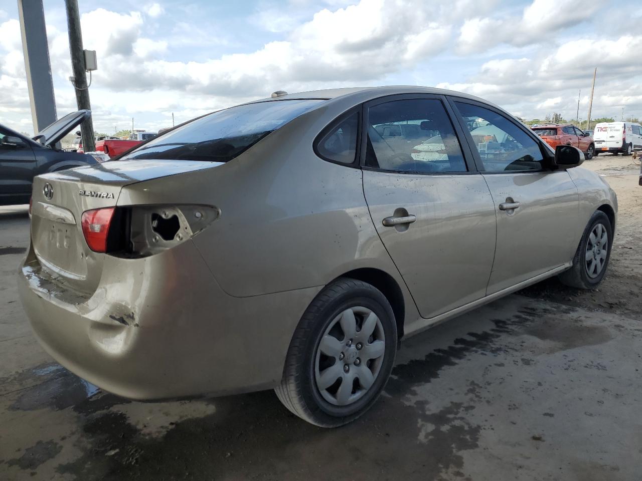 2008 Hyundai Elantra - Image 3