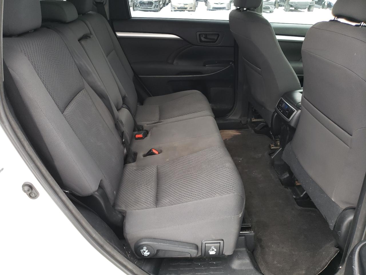 2015 Toyota Highlander - Image 10
