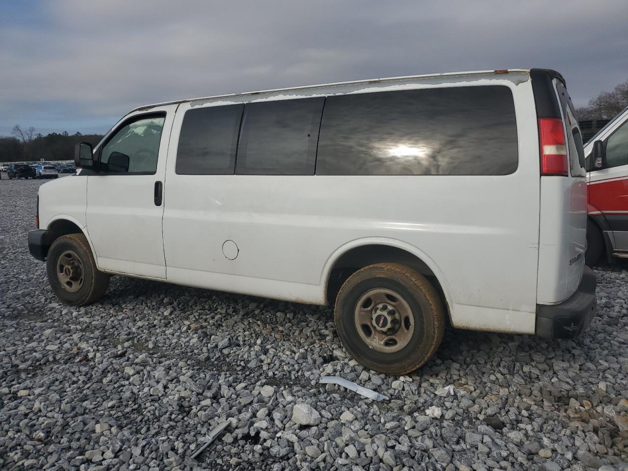 2008 GMC Savana - Image 2