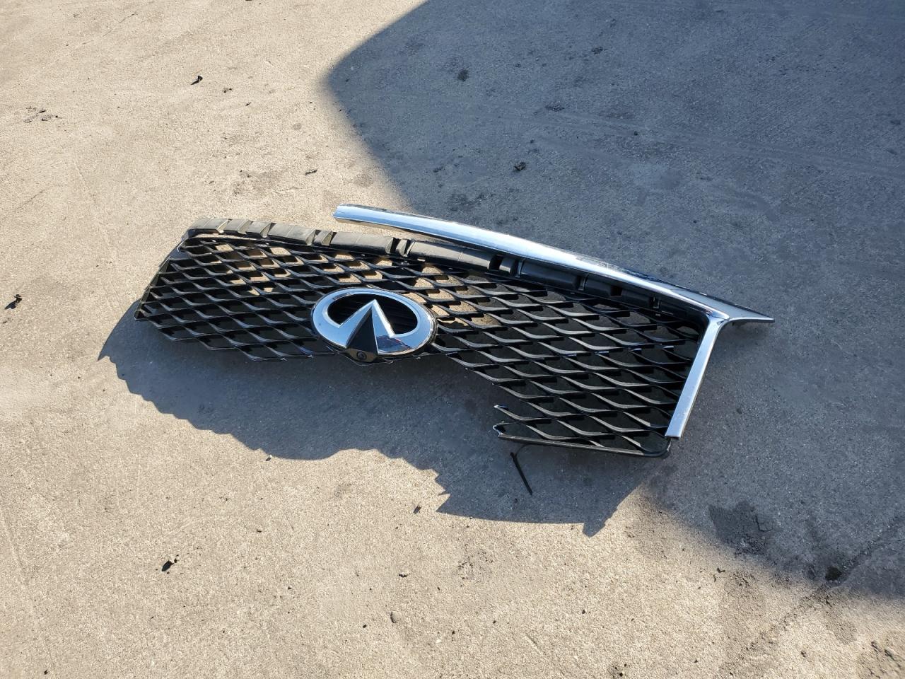 2015 Infiniti QX80 - Image 13