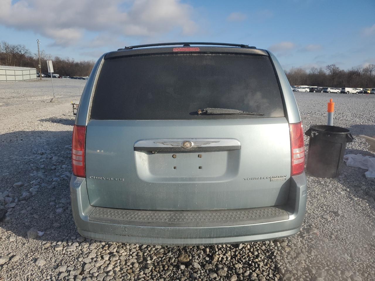 2009 Chrysler Town & Country - Image 6