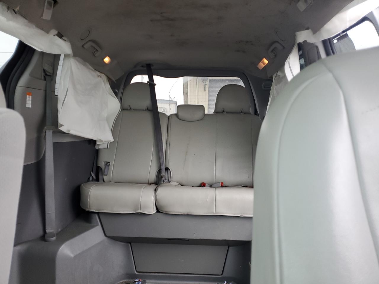 2020 Toyota Sienna - Image 10