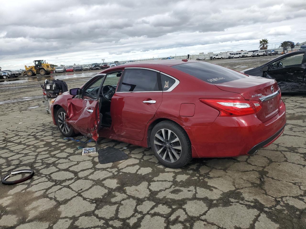 2017 Nissan Altima - Image 2