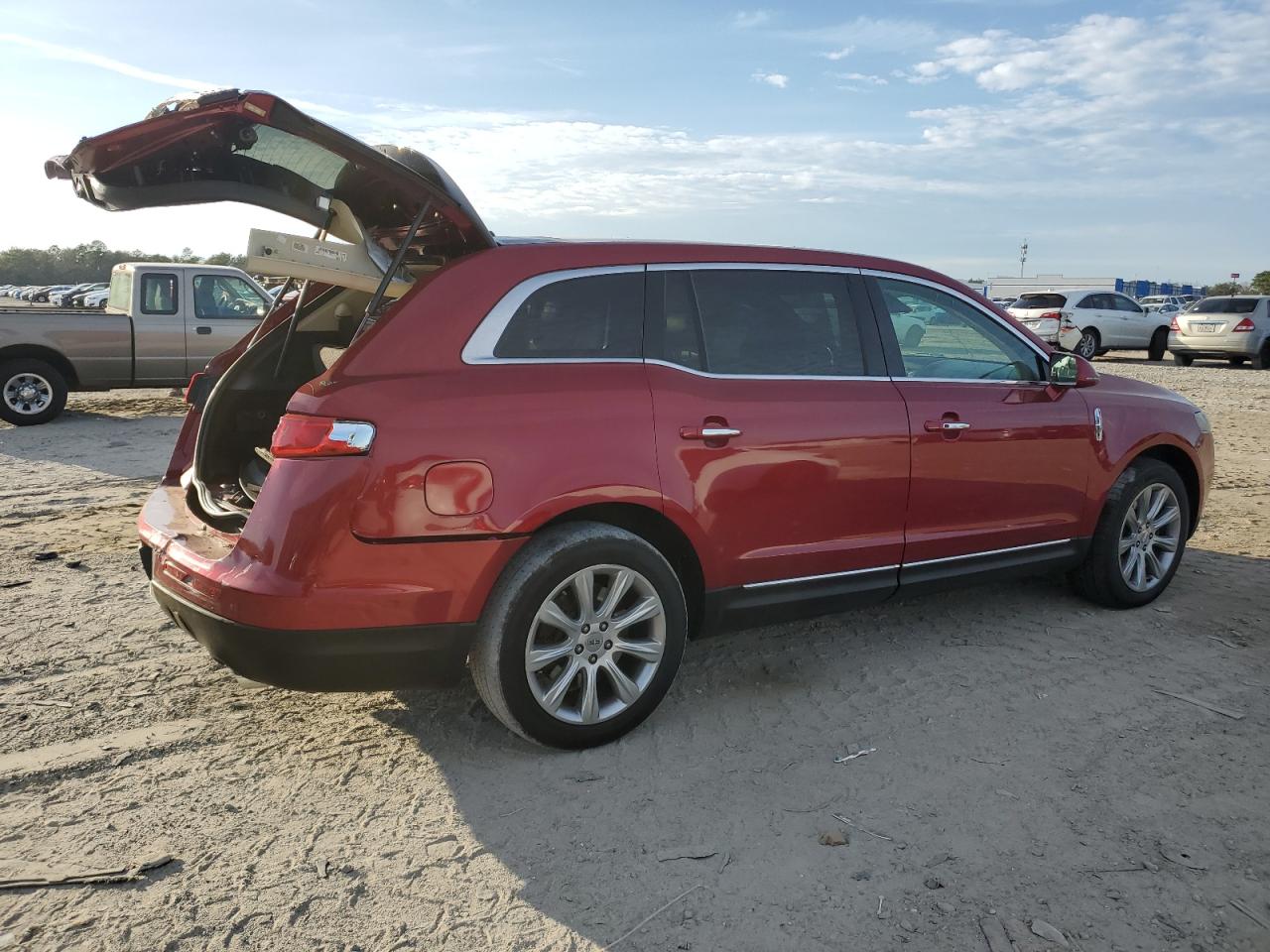 2013 Lincoln MKT - Image 3