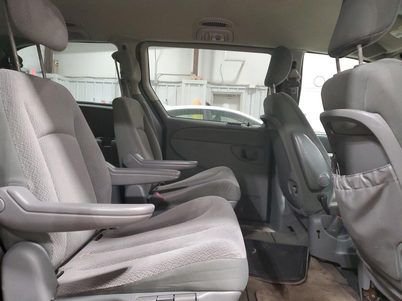 2007 Dodge Caravan - Image 11