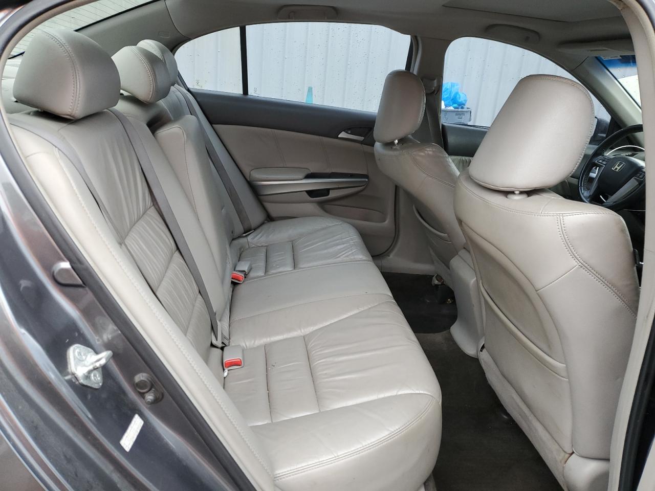 2009 Honda Accord - Image 10