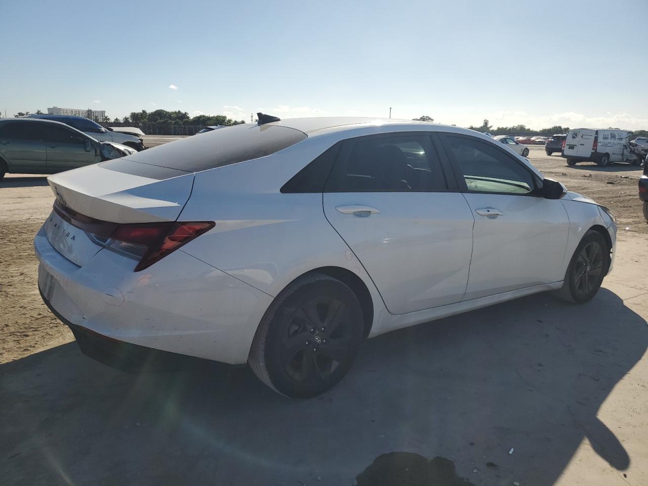 2021 Hyundai Elantra - Image 3
