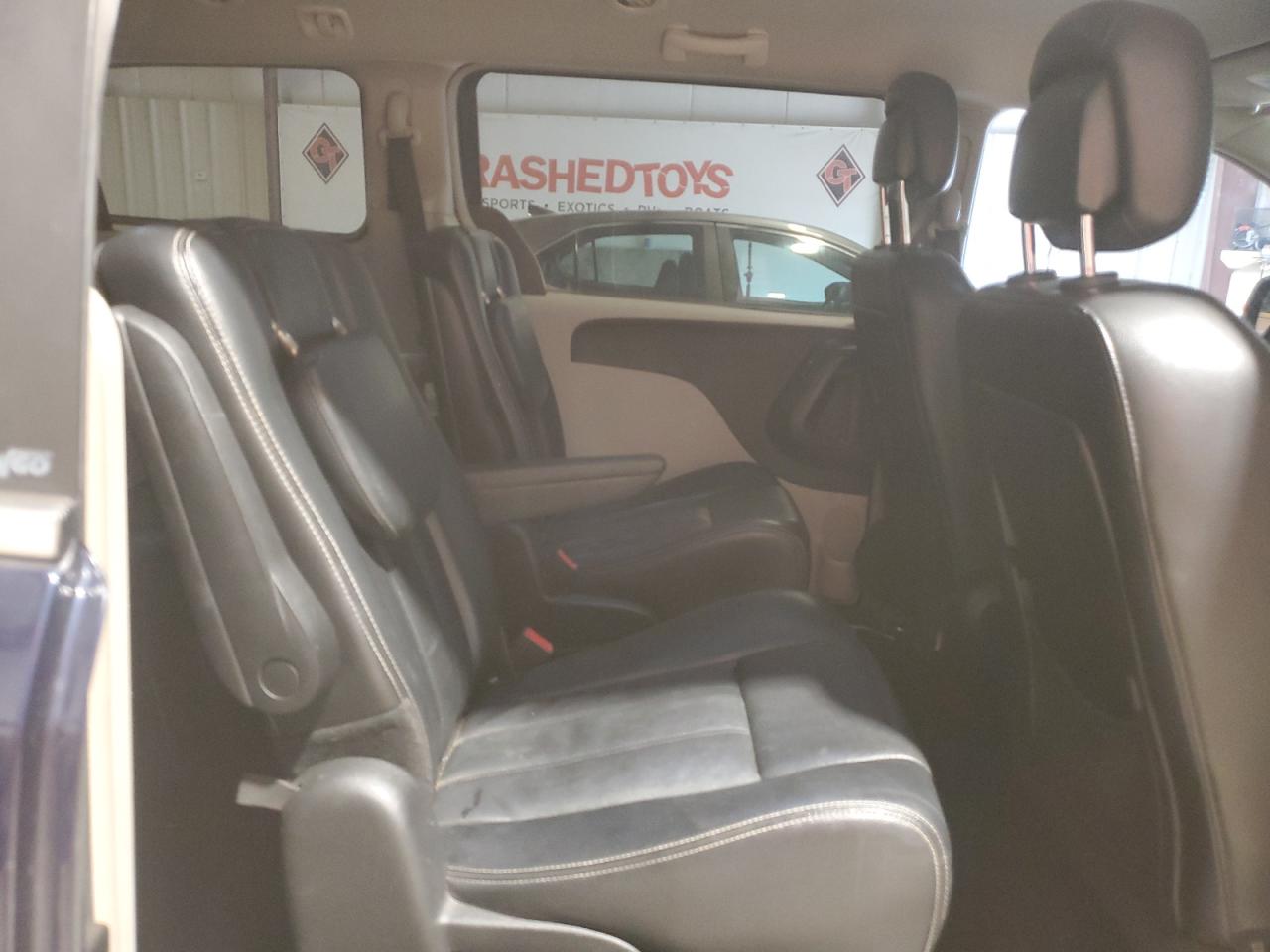 2013 Chrysler Town & Country - Image 11