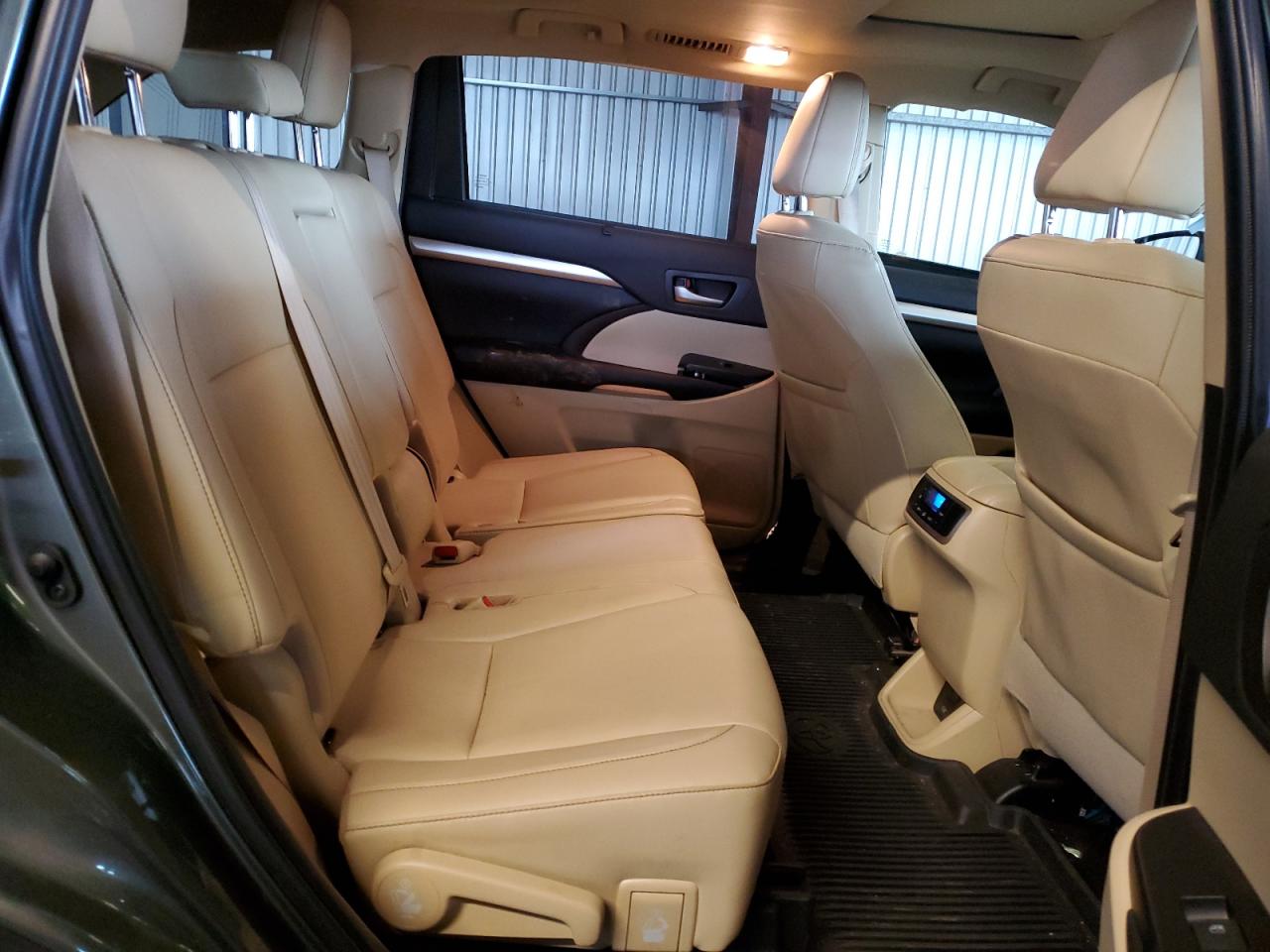 2019 Toyota Highlander - Image 11