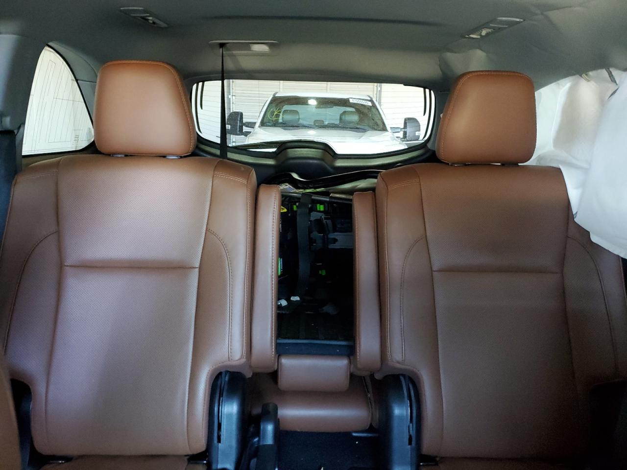 2019 Toyota Highlander - Image 10