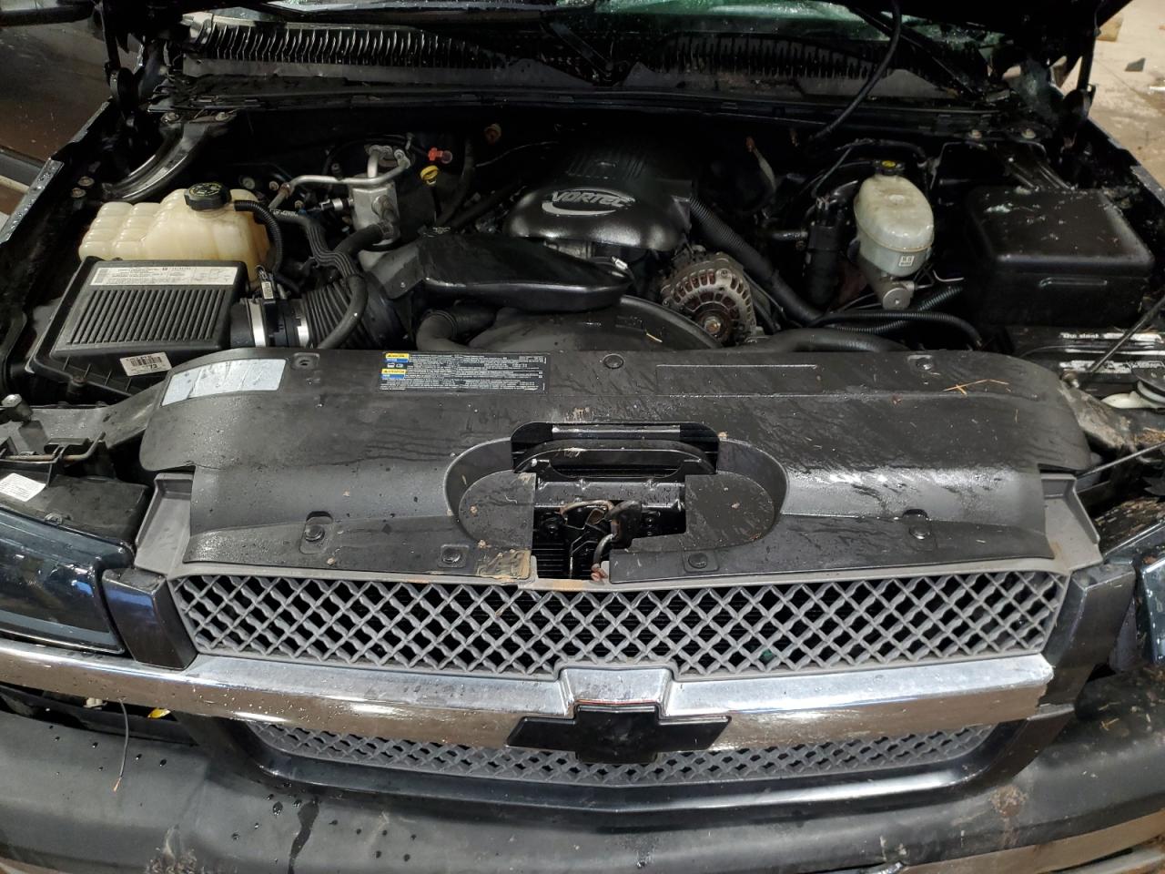 2004 Chevrolet Silverado - Image 11