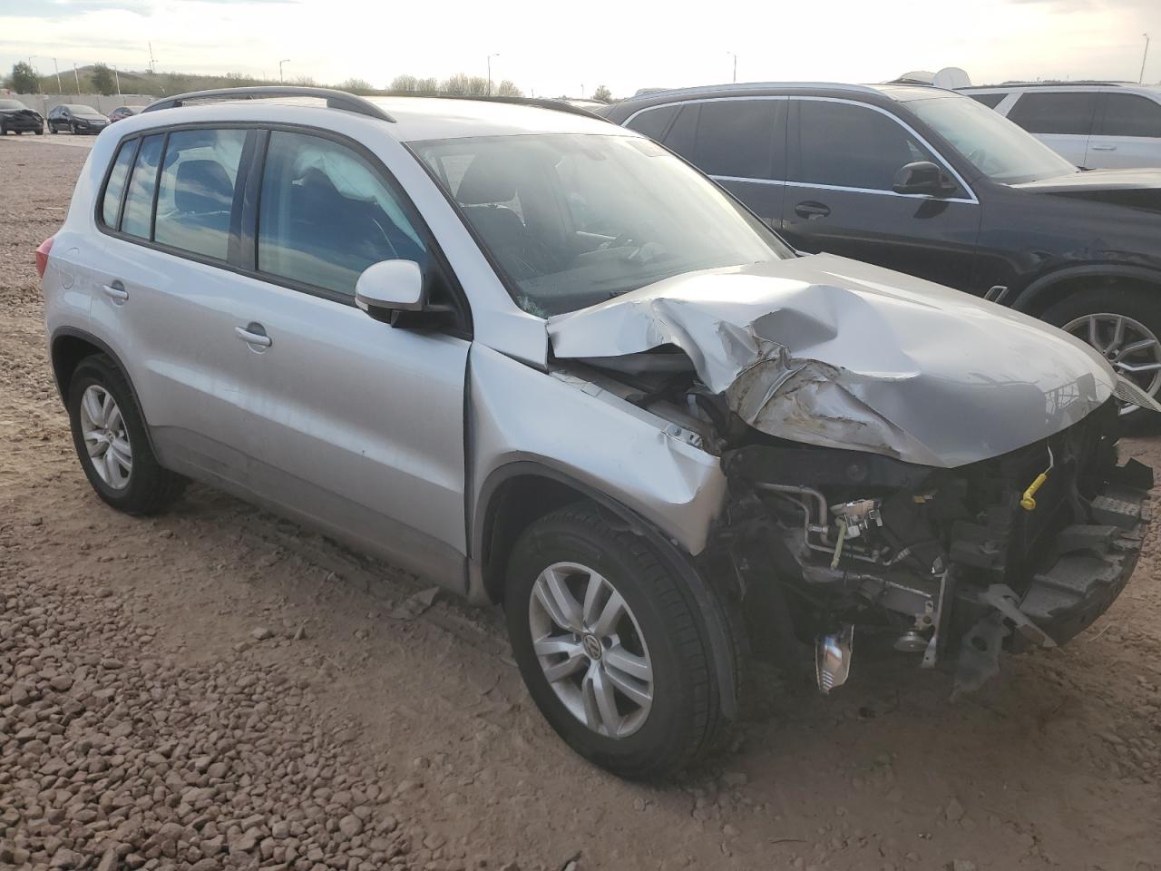2017 Volkswagen Tiguan - Image 4