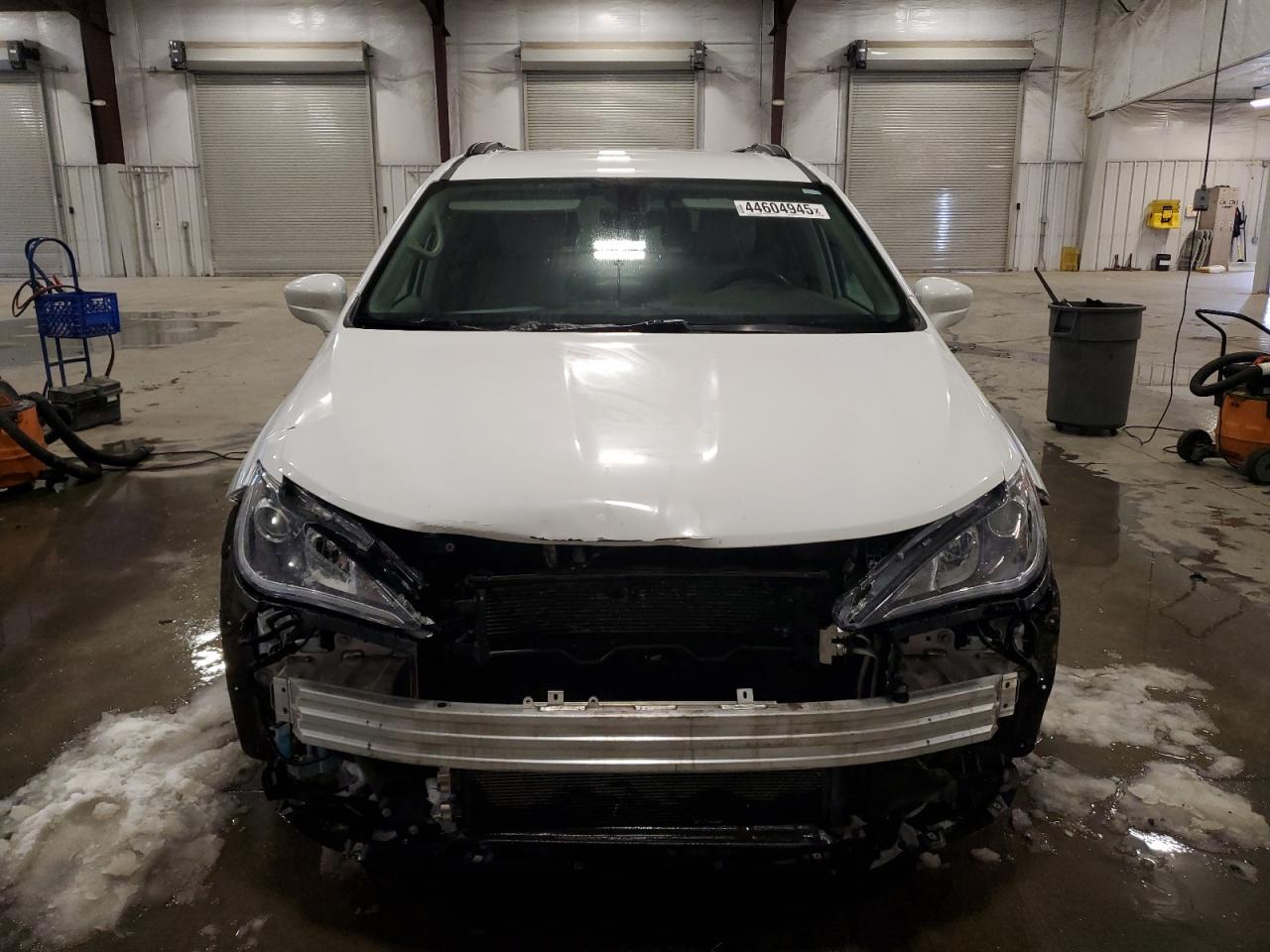 2017 Chrysler Pacifica - Image 5