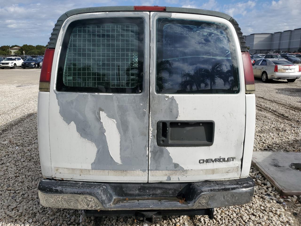 2000 Chevrolet Express G1500 VIN: 1GCFG15W6Y1111425 Lot: 42754445