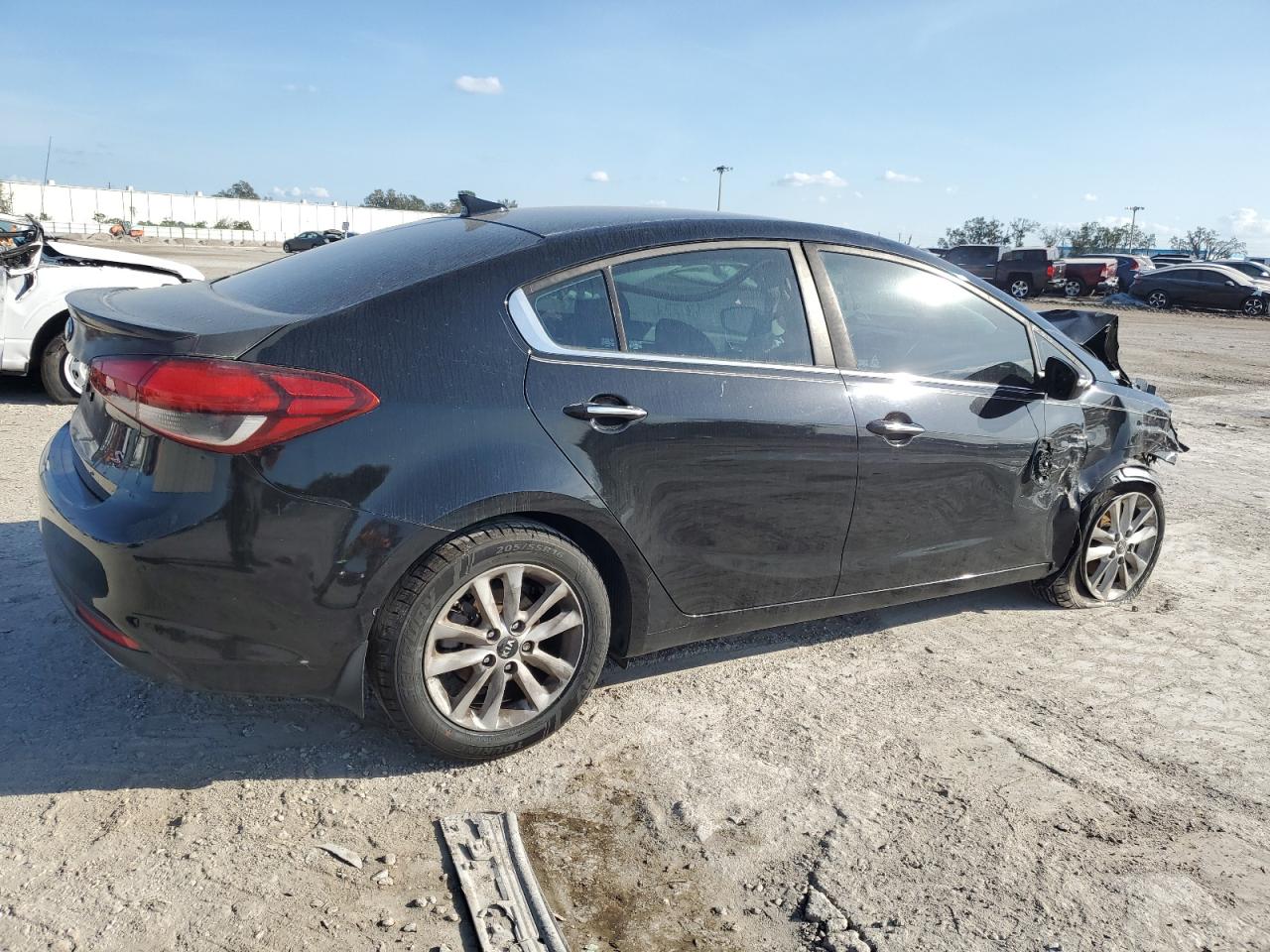 2017 Kia Forte - Image 3