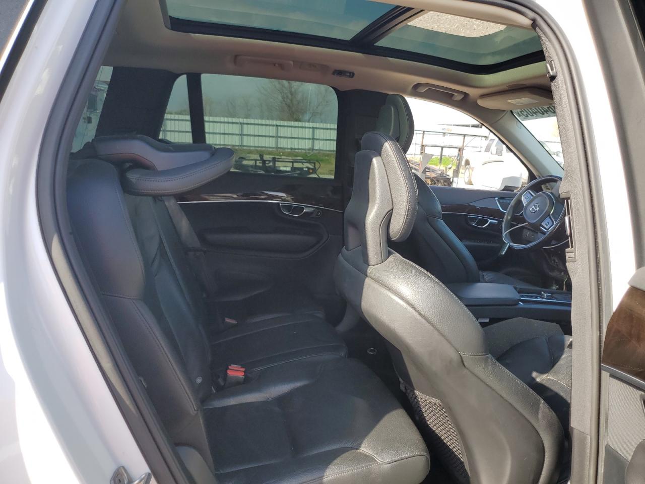 2016 Volvo Xc90 T6 VIN: YV4A22PK8G1038613 Lot: 43640405