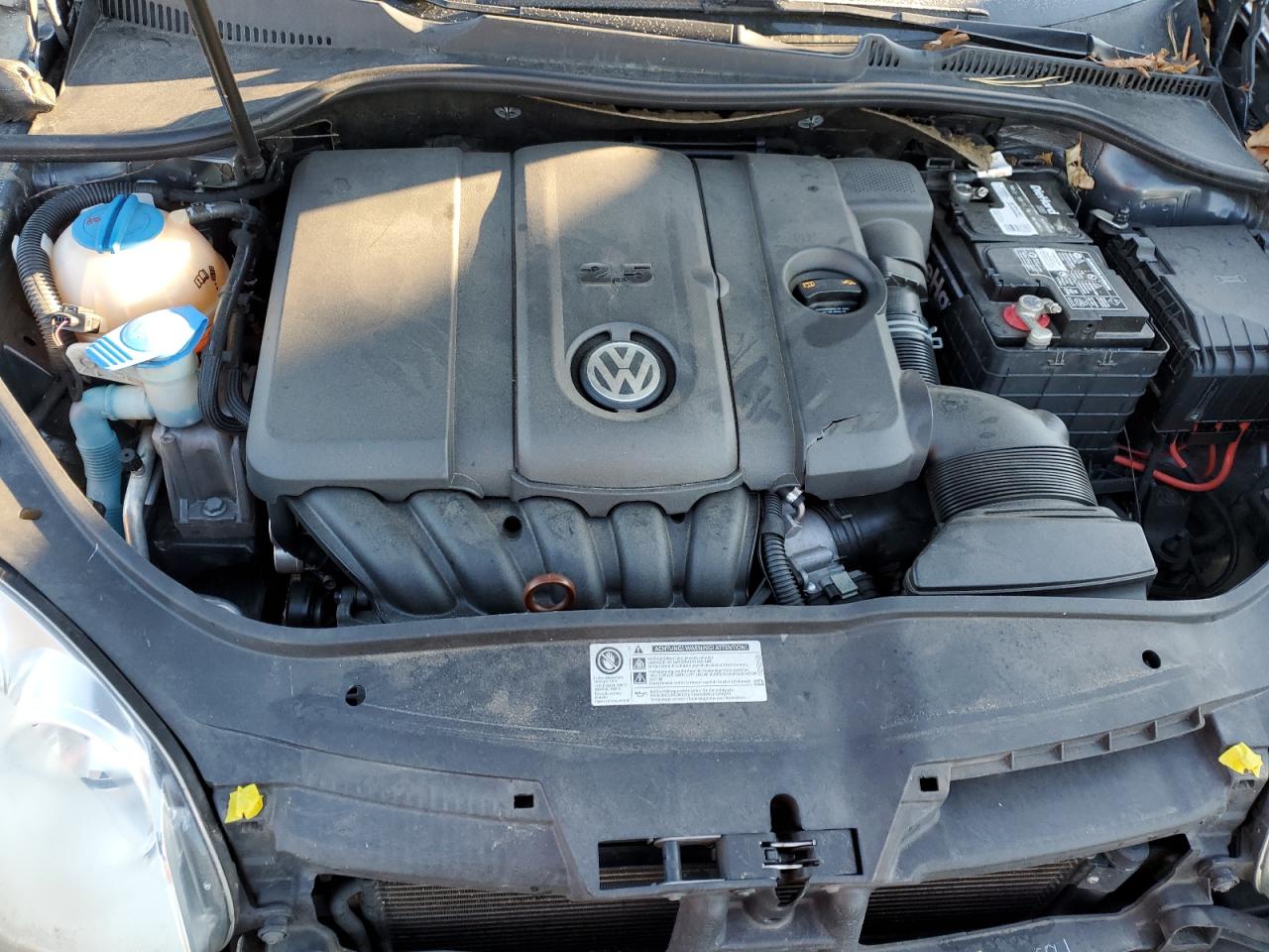 2010 Volkswagen Jetta - Image 12